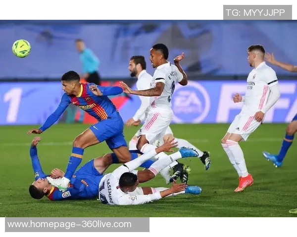 巴萨与皇马的激烈对决漫画展现足球经典对抗的魅力与激情